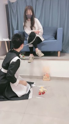 【晚晚】运动鞋踩踏喂食/喝洗脚水 bf26378