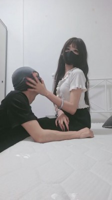 【软玉】素人学生主白袜脚辱老师-踩踏 bf26297