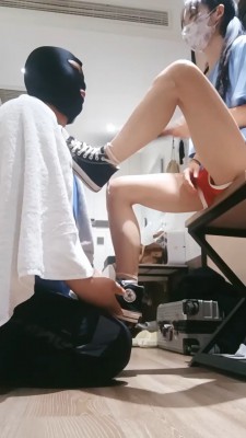 【子衿大大】学生主高帮帆布鞋踩踏-棉袜气味羞辱-骑马脚耳光 bf26456