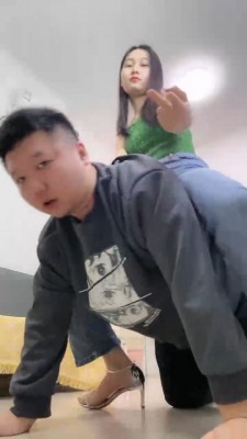 【素人星探】骑马遛狗/高跟肉丝踩踏/虐乳臭脚捂脸窒息 bf26618