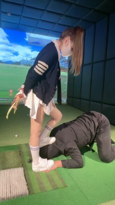 【斯羽】健身女神小白鞋白袜强制闻舔 bf26615