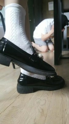 【阿喵】萝莉主皮鞋白袜踩踏喂食 bf26480