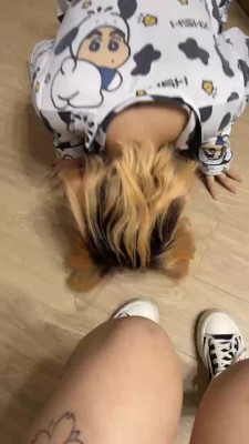 【全国最贱】开发精神小妹做S-人体擦鞋器/全体重踩踏 bf26478