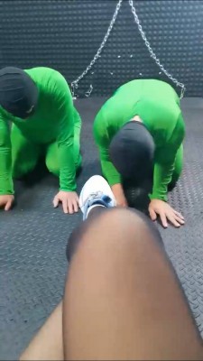 【冷御女王】双M-运动鞋白棉袜黑丝膜拜 bf26721