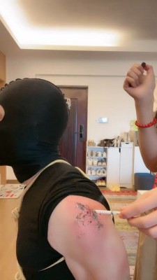 【奈奈生】白袜塞嘴重度刑-烟烫刻字/鞭打/耳光抽小白鞋踩 bf26898