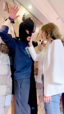 【梦涵大大】刑架固定刑虐-鞭打虐乳耳光/双狗转胯/人体烟灰缸 bf26994