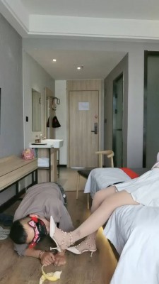 【露可】反差素人调-踩踏喂食/转胯深喉/喂口水 bf26945