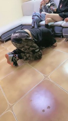 【安琪】推荐-6S群调群虐-喝圣水/脏鞋踩踏喂食【完整版】bf26978