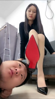 【艾莉】剧情-老师与学生-原味肉丝脚狂舔 bf27030