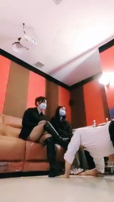 【萱萱】双美女-私人影院无情跺踩-新道具窒息【双视角版】 bf27109