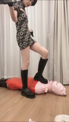 【爆爆】木乃伊-强制圣水/坐脸窒息/长靴碾压踩 bf27342