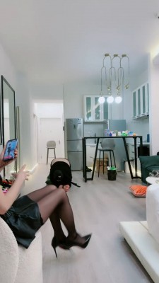 【芷晴】黑丝女郎诱惑-鞭打/全体重踩/电击/捆绑 bf27323