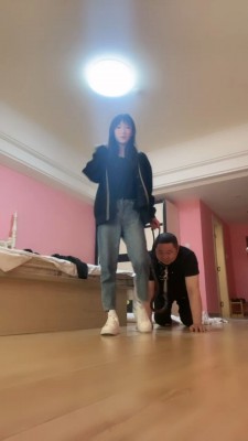 【文文】晨跑回来骑马遛狗/叼棉袜/鞭打舔脚 bf27309