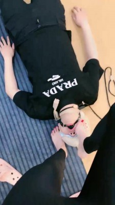 【嘉妮】清晨调口塞狗/踩踏/钻胯/虐乳/裸足深喉舔 bf27246