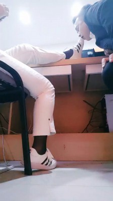 【小贱】素人同事脏鞋黑丝狂舔 bf27214