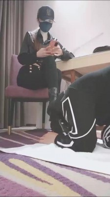 【美娜格格】靴子白袜羞辱-连环耳光白袜脚插嘴 【完整版】bf27422