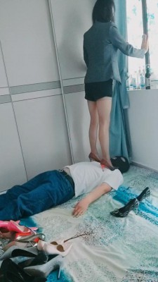 【昆山丝爷】各种高跟鞋踩踏虐乳/黑丝脚深喉【完整版】 bf27154