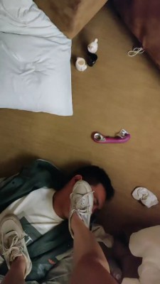 【馨雅】五花大绑小白鞋+高跟全体重踩踏 bf27457