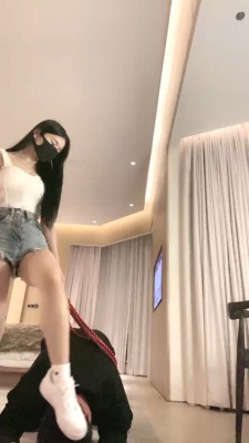 【cici】姐妹花-运动鞋白袜+黑丝高跟全体重踩【双视角版】bf27587