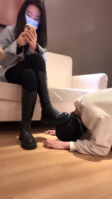 【槿一】卑微脚垫桌下舔鞋实录 bf27678