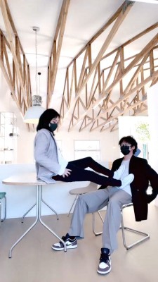 【小妮】咖啡厅帆布鞋踩狗 bf27806