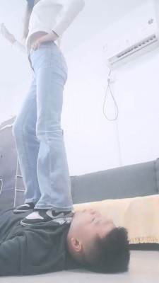 【美娜格格】人体蹦床-运动鞋白棉袜踩踏【双视角版】 bf27820