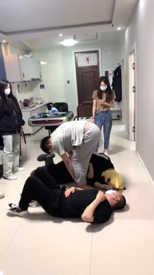 【精神小妹】群调-素人学生主的人体蹦床 bf27846