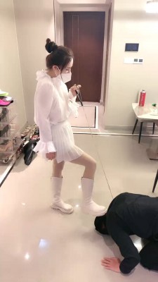 【cici】车模S-关狗笼/双狗舔脏鞋闻丝袜脚/求圣水 bf27919