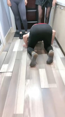 【尤黎】母女S-白袜+黑丝气味羞辱/踩踏碾压 bf28006