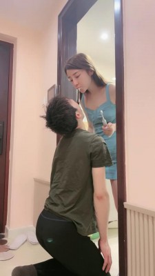 【领主老大】伺候晨起-人体板凳/全体重踩踏/踩舌/深喉插吐 bf27932