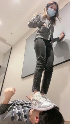 【樱木花椒】面部摧残-AJ/白船袜全体重踩踏/跺头 bf28095