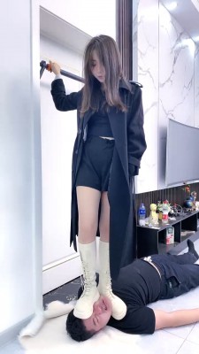 【麋鹿银儿】长靴车模-全体重踩踏/碾压狗爪/狗舌舔脏鞋底 bf28111