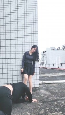 【嘉妮】天台遛狗-高跟踩踏/转胯/骑马/居高临下恋足调 bf28148