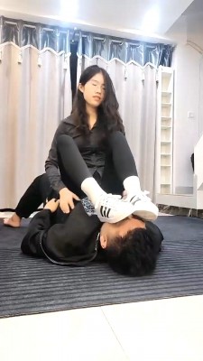 【素人星探】贝壳头白袜踩踏/脚深喉/踩狗头/臭脚捂脸 bf28260