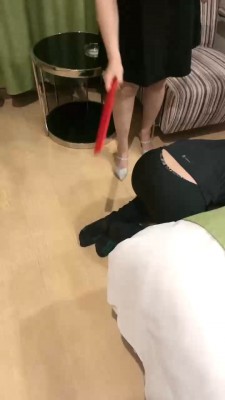 【师姐S】双S-滴蜡/坐脸窒息/板子抽打【完整版】 JS23051203