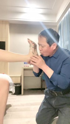 【茶茶】高跟裸足舔/耳光抽/鞋底踩/插嘴 bf28276