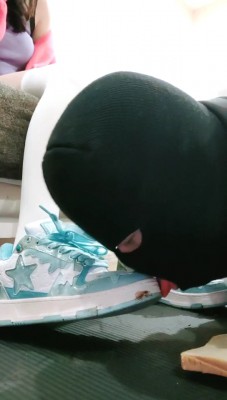 【蕾拉S】脏鞋踩踏喂食/舔原味脚 bf28281