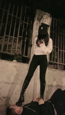 【樱桃大大】网红模特户外遛狗-骑马骑脖子/舔脏鞋/吃口水 bf28297