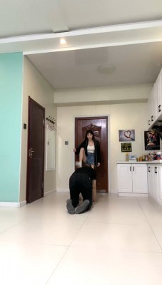 【文文】最强羞辱-健身后原味袜让狗闻/小白鞋踩踏/喂口水 bf28319