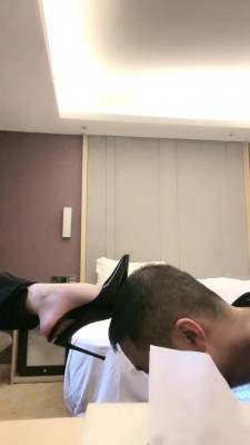 【歌迪丝】黑丝高跟踩/磕头/抽耳光【完整版】  JS23051302