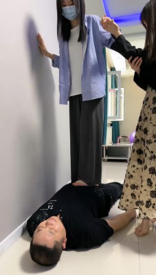 【文文】带素人闺蜜调-全体重跳踩/骑脖子转圈/手脚耳光 bf28358