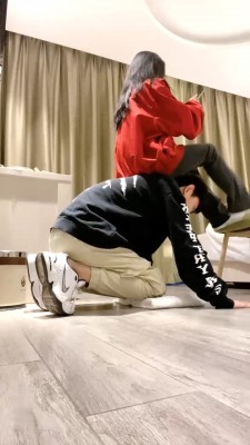 【海绵大大】学生主玩狗-白袜捂脸/坐头窒息/全体重踩踏 bf28393