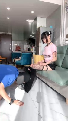 【狗哥】素人萝莉主首调-舔皮鞋/全体重踩/转胯骑马/踩狗爪 bf28592