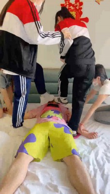 【精神小妹】4S学生主暴虐狠踹/踩头/闻臭鞋/升水加官窒息 bf28605