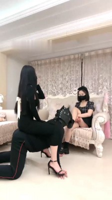 【桃幼幼】带素人闺蜜入圈-骑马舔脏鞋/提档踩踏耳光/反绑鞭打 bf28557