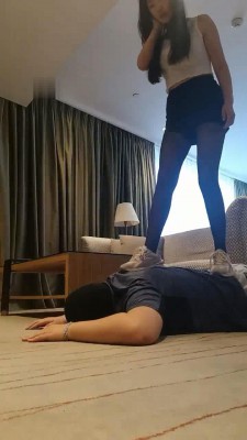 【梓晨】黑丝学姐羞辱/全体重跳踩/骑马踢裆/钻胯【完整版】 bf28668