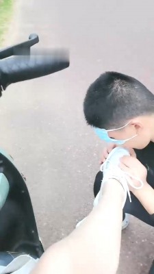 【美容院S】户外公园遛-狗爬行/舔白鞋/叼鞋叼丝袜/鞭子抽 bf28729