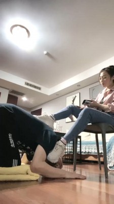 【魅儿S】狠抽耳光/小白鞋踩狗/裸足踩头插嘴/喝圣水口水 bf28763