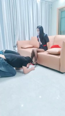 【萝卜S】双S空姐下班训双狗-鞭打/遛狗爬行/捆绑脚鞋插嘴 bf28760