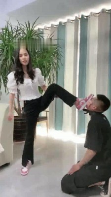 【奈奈】AJ踩踏碾压/狂舔鞋底/耳光狠抽/当坐垫 bf28809